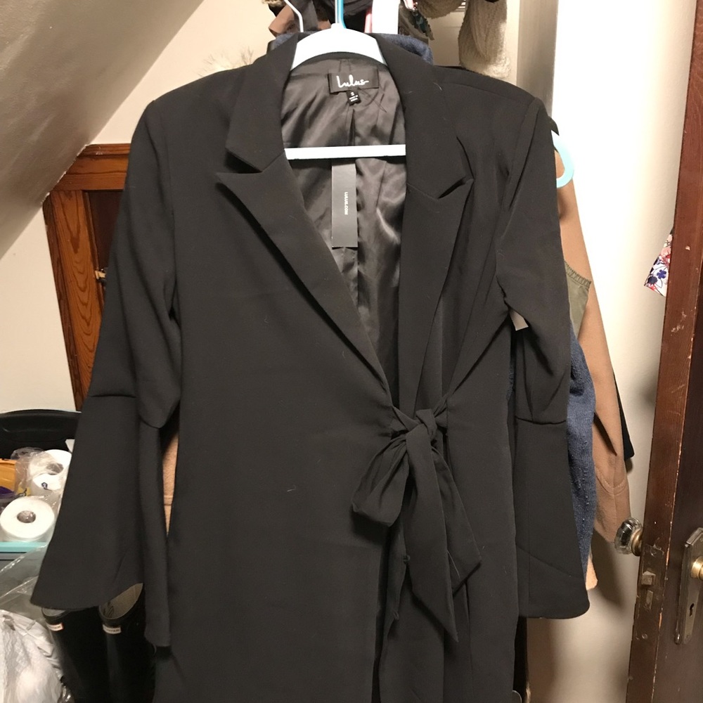 NWT LULUS Bellsleeve Jacket